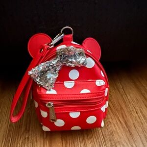 Minnie Mouse wristlet lounge fly